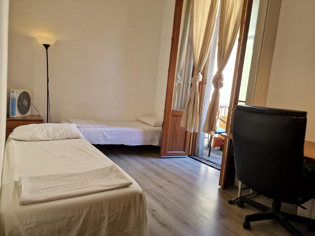 Private Room In A Quiet Apartment In The City Center Milánó Kültér fotó