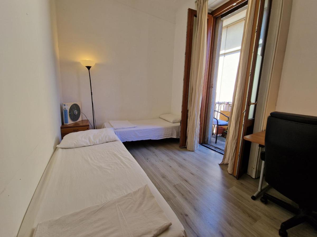 Private Room In A Quiet Apartment In The City Center Milánó Kültér fotó