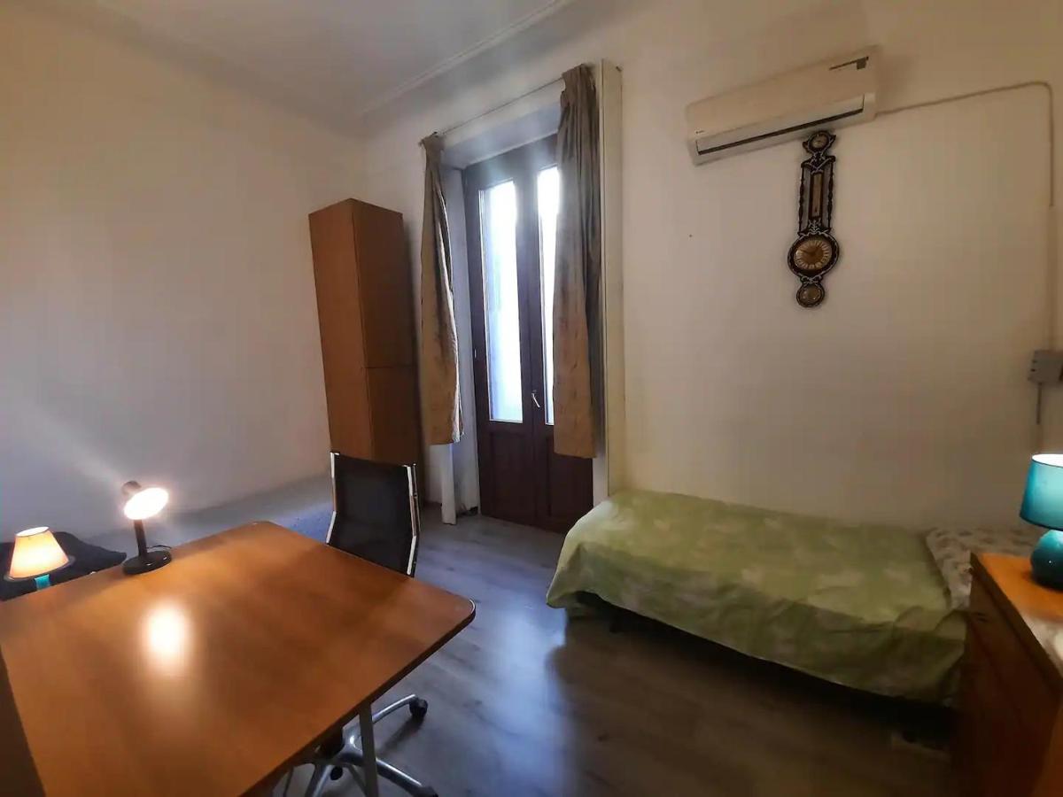 Private Room In A Quiet Apartment In The City Center Milánó Kültér fotó