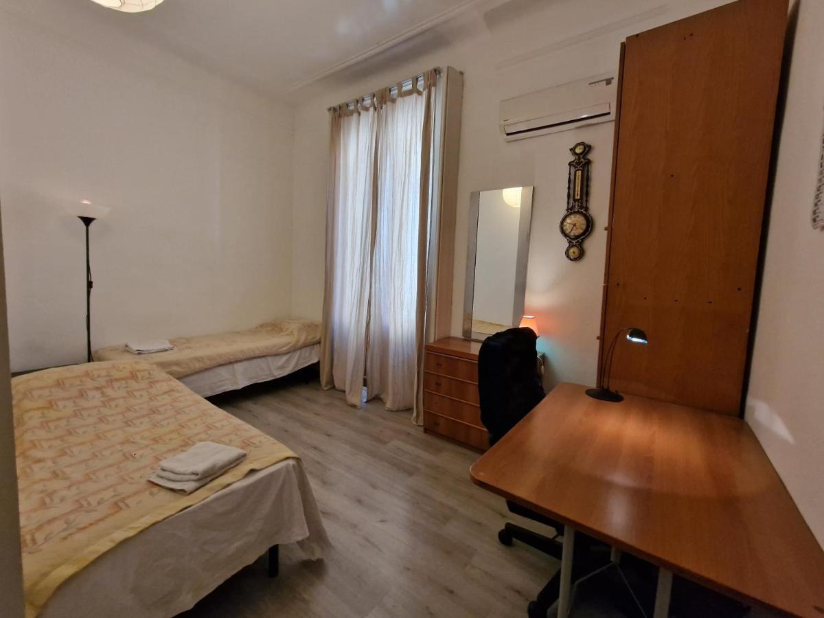 Private Room In A Quiet Apartment In The City Center Milánó Kültér fotó